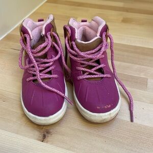 Oshkosh boot sneakers for toddler girl